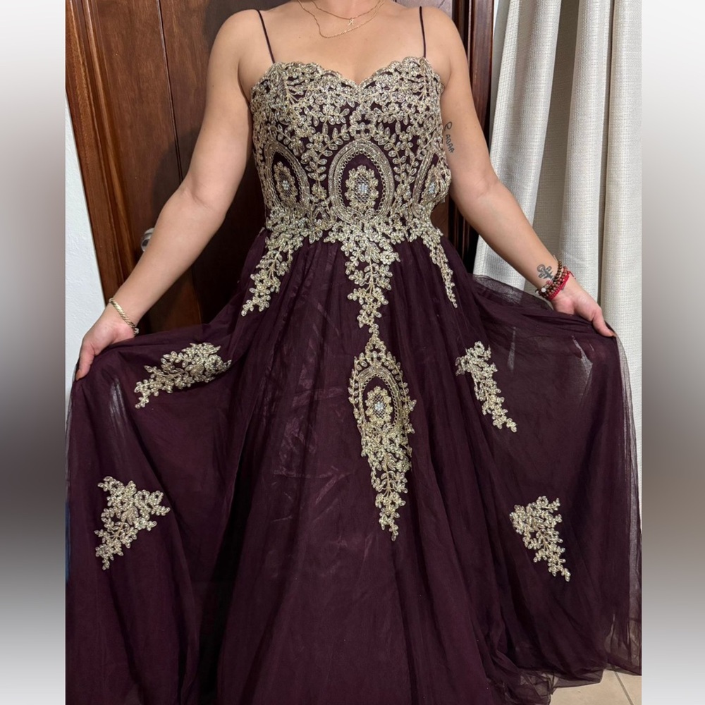 Say Yes to Prom Elegant Burgundy Evening Gown Dress embellishment gold Size 9